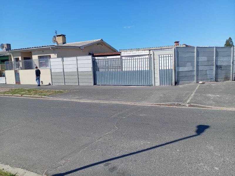 3 Bedroom Property for Sale in Kewtown Western Cape